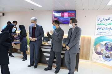 آیین قدردانی از افتخارآفرینان حماسه و ایثار در دوران کرونا ویروس بیمارستان کوثر سمنان99.09.11 